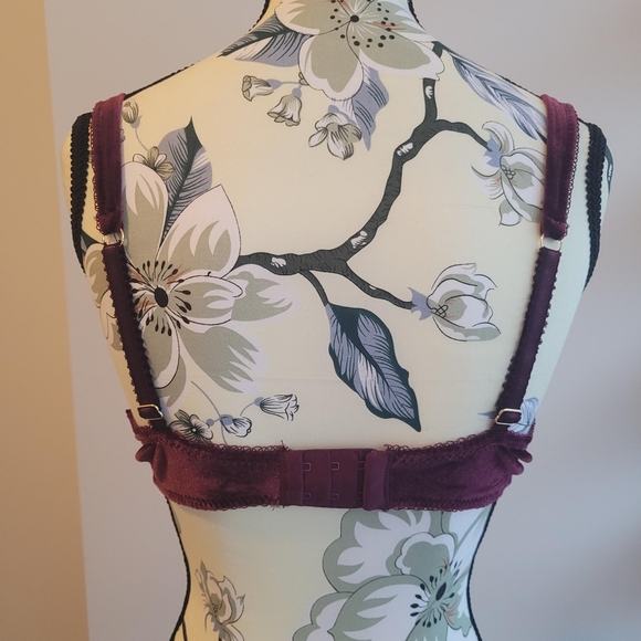 Vintage Vanity Fair Velvet Bra And Underwear Set - Picture 2 of 10